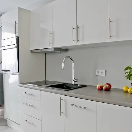 Elegant City Center Apartment 7B-2